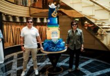 Chitãozinho & Xororó são recebidos no Navio CH&X ao som de “Evidências”, puxada pela dupla e cantada em coro pelo público